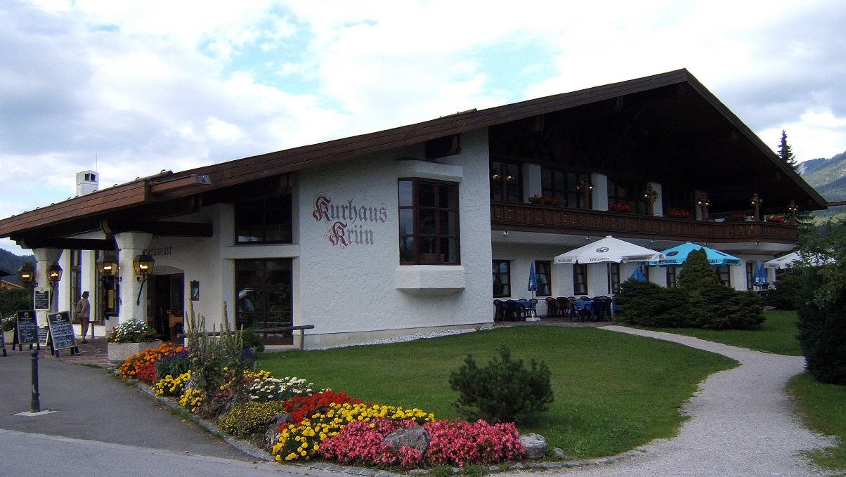 Kurhaus Krün vor der Karwendel-Kulisse